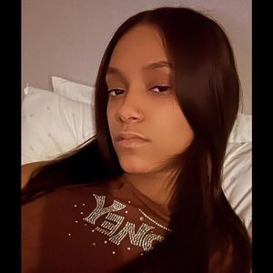 Meet your Posher, Yanna